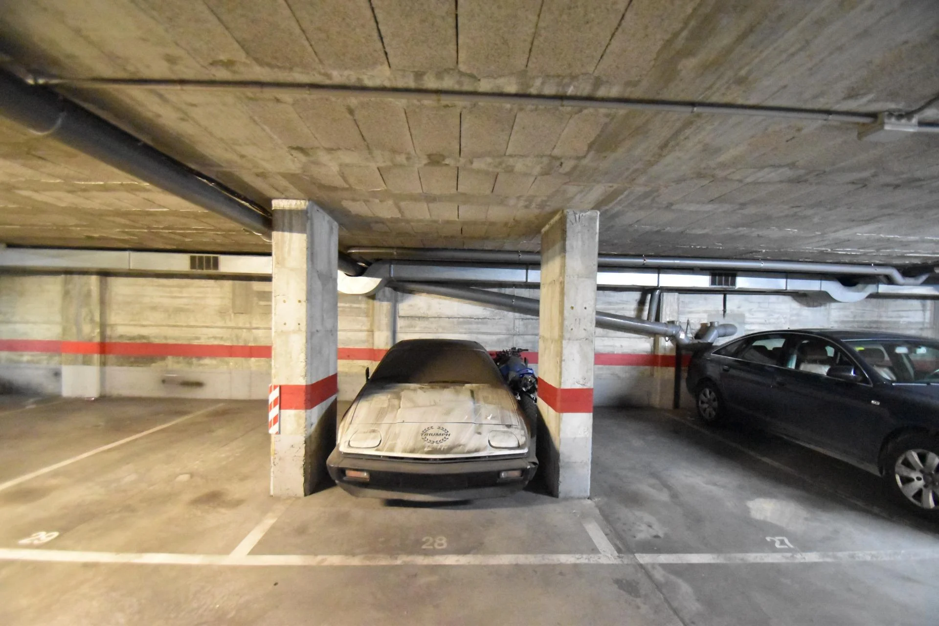 Plaza para coche pequeño en Serra