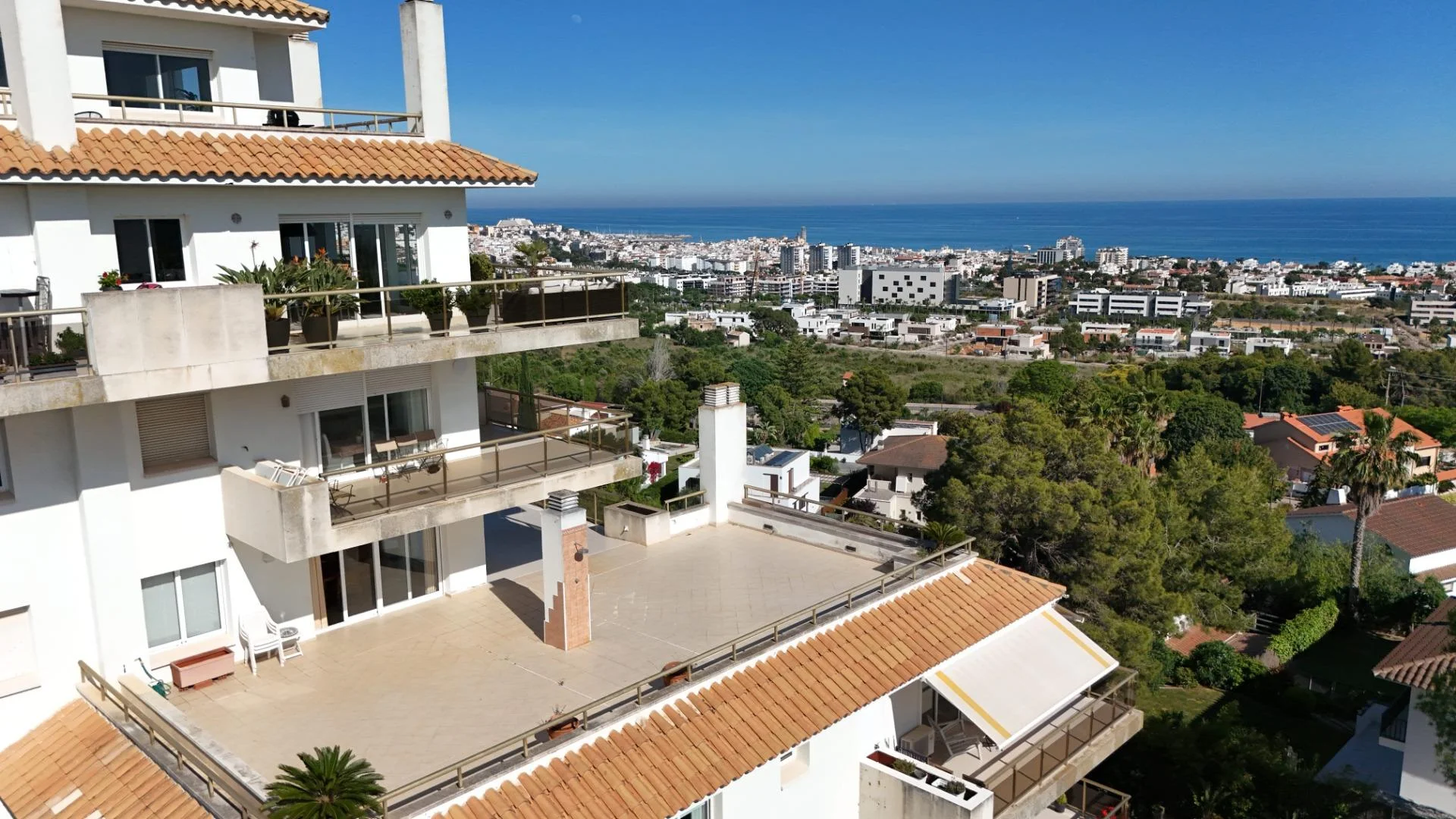 Sea-view Sitges flat with 178 m²