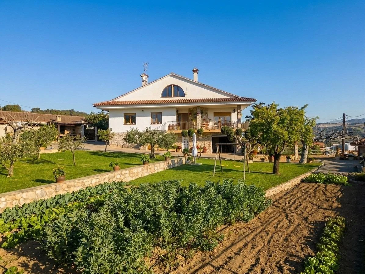 Casa versátil de tres plantas en Canyelles