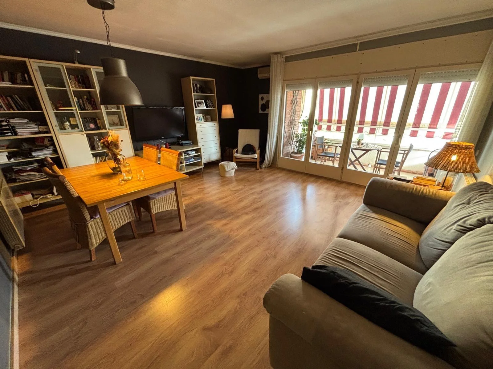 Central four-bedroom flat with terrace