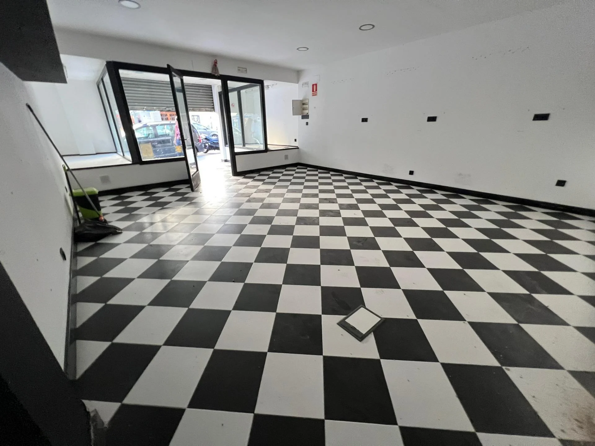 Local comercial en planta baja en Les Roquetes