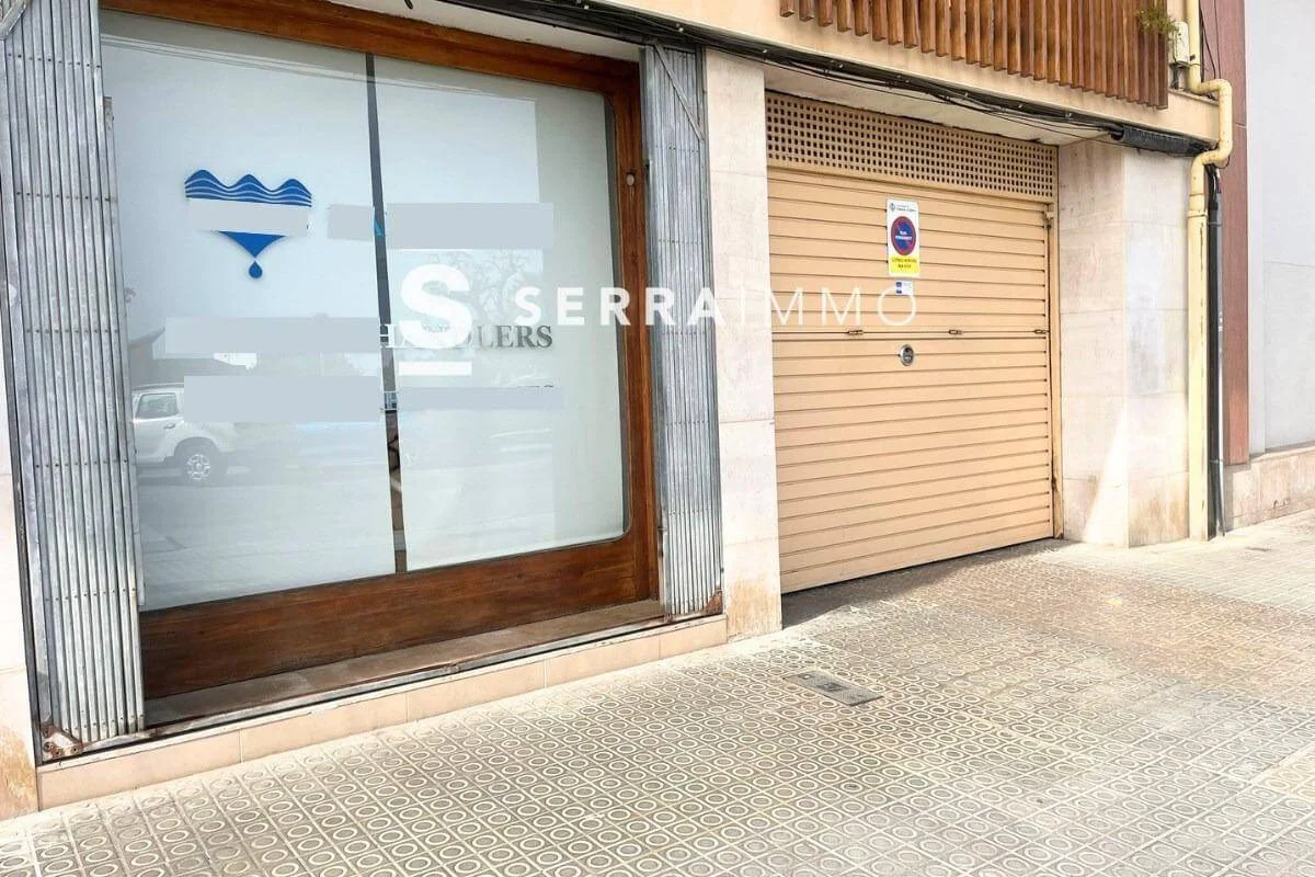 Plaza de parking para coche pequeño junto al mar