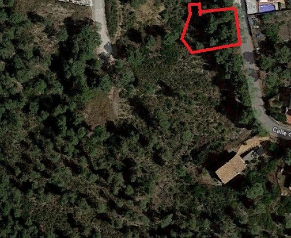 Parcela de 620 m² en Canyelles