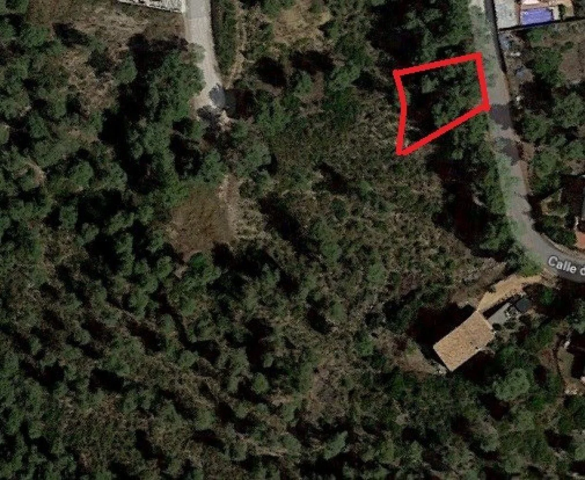 Parcela de 552 m² en Canyelles