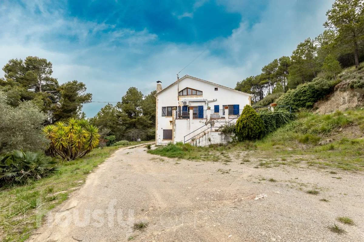 Chalet independiente en Torrelles, 4 dormitorios