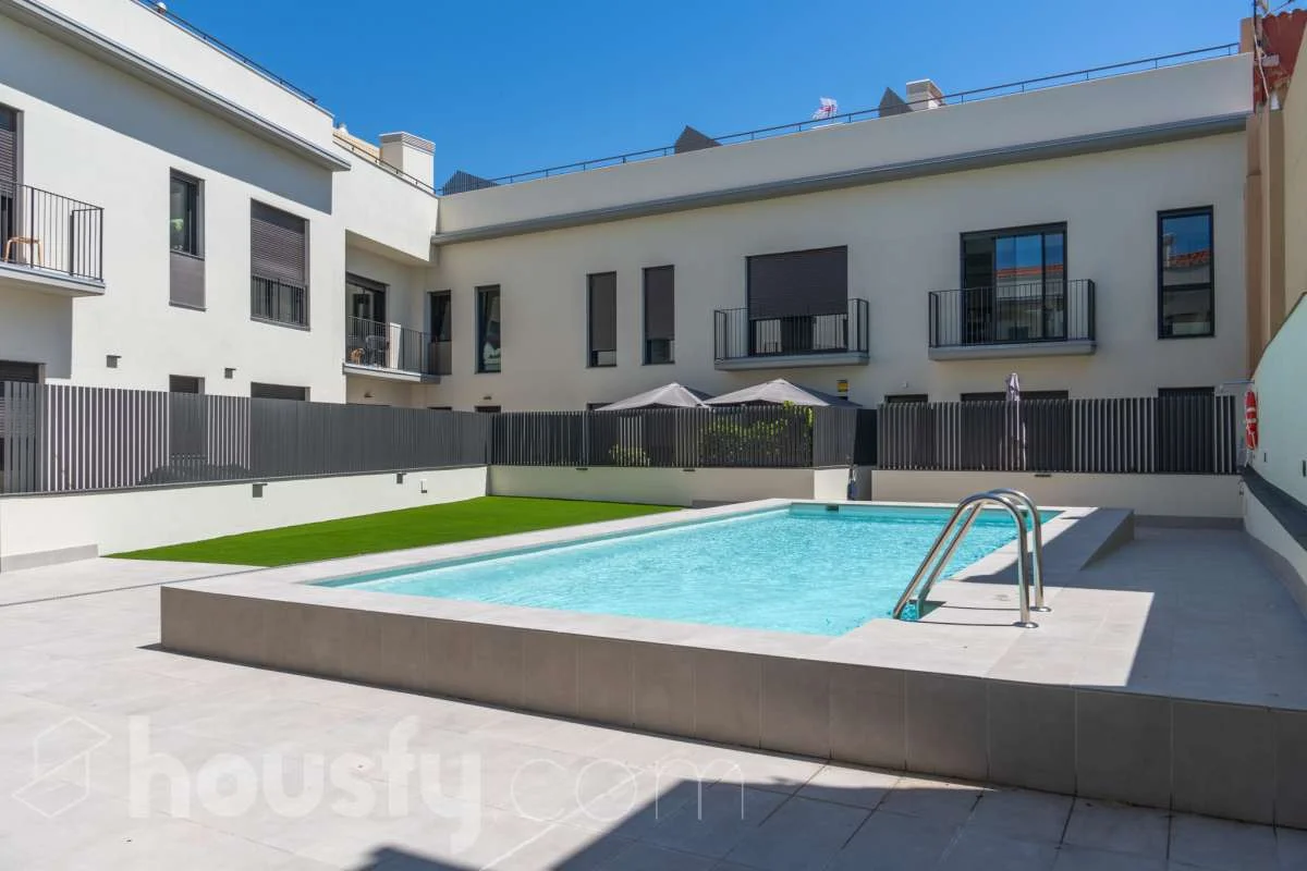 Central Vilanova flat with pool