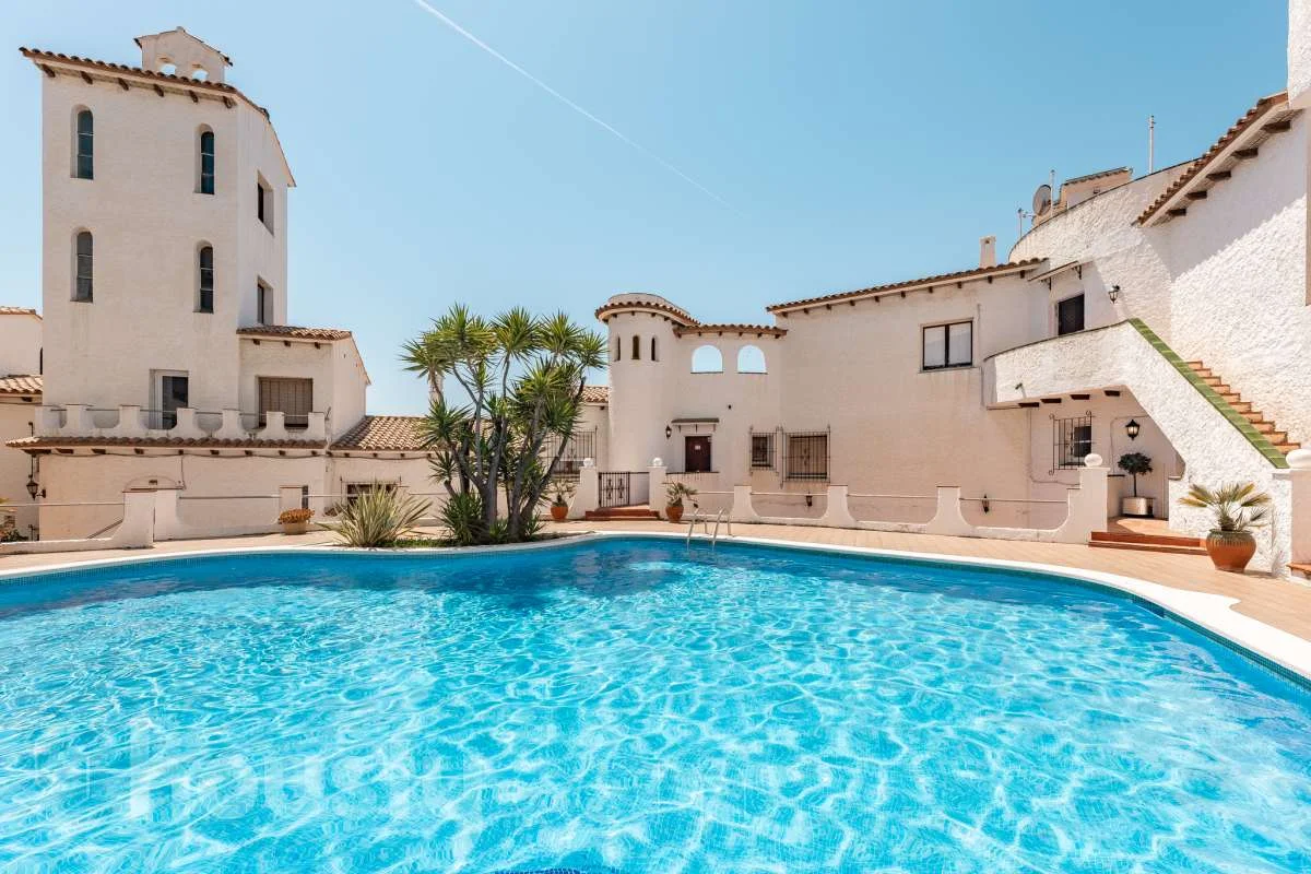 Sea-view duplex in Punta Gavina, 68 m²