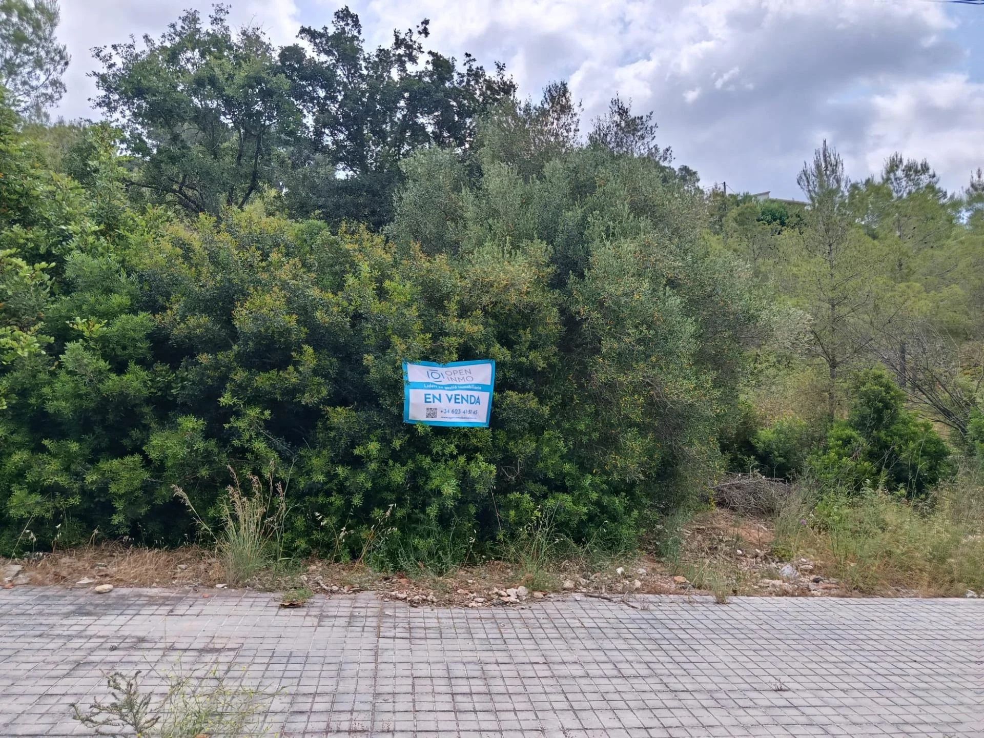 Parcela urbana de 954 m² en Les Colines