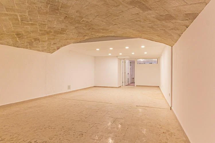 Local comercial reformado de 191 m² céntrico