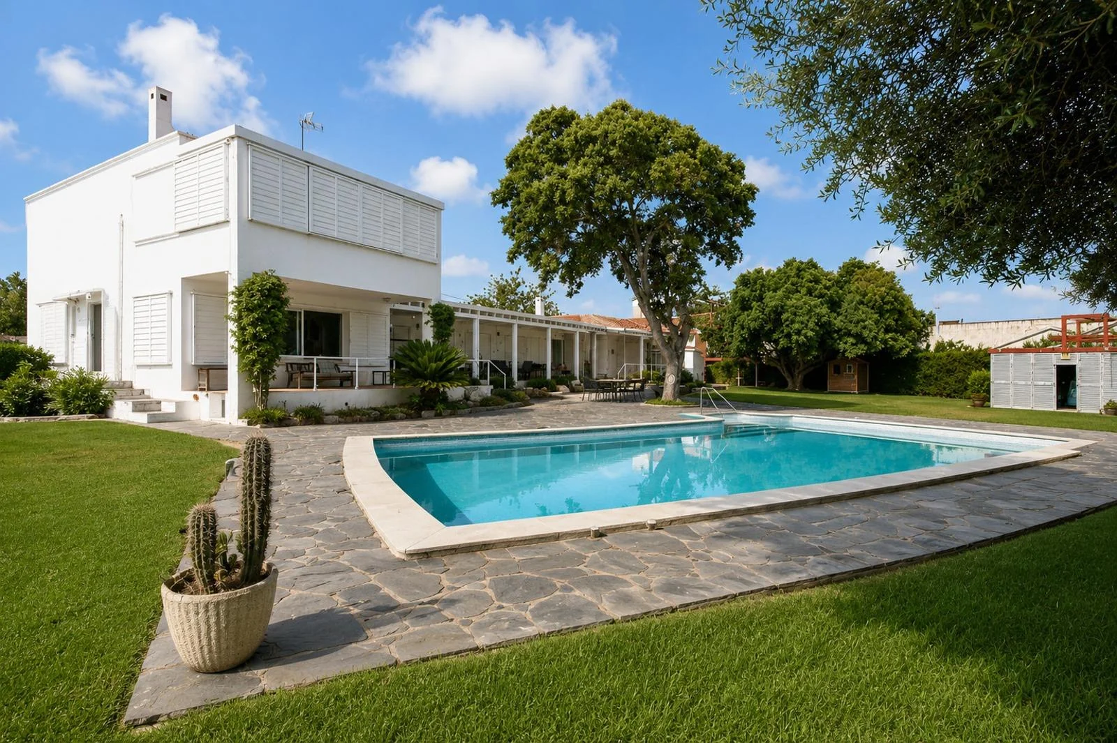 Villa con gran parcela y piscina privada