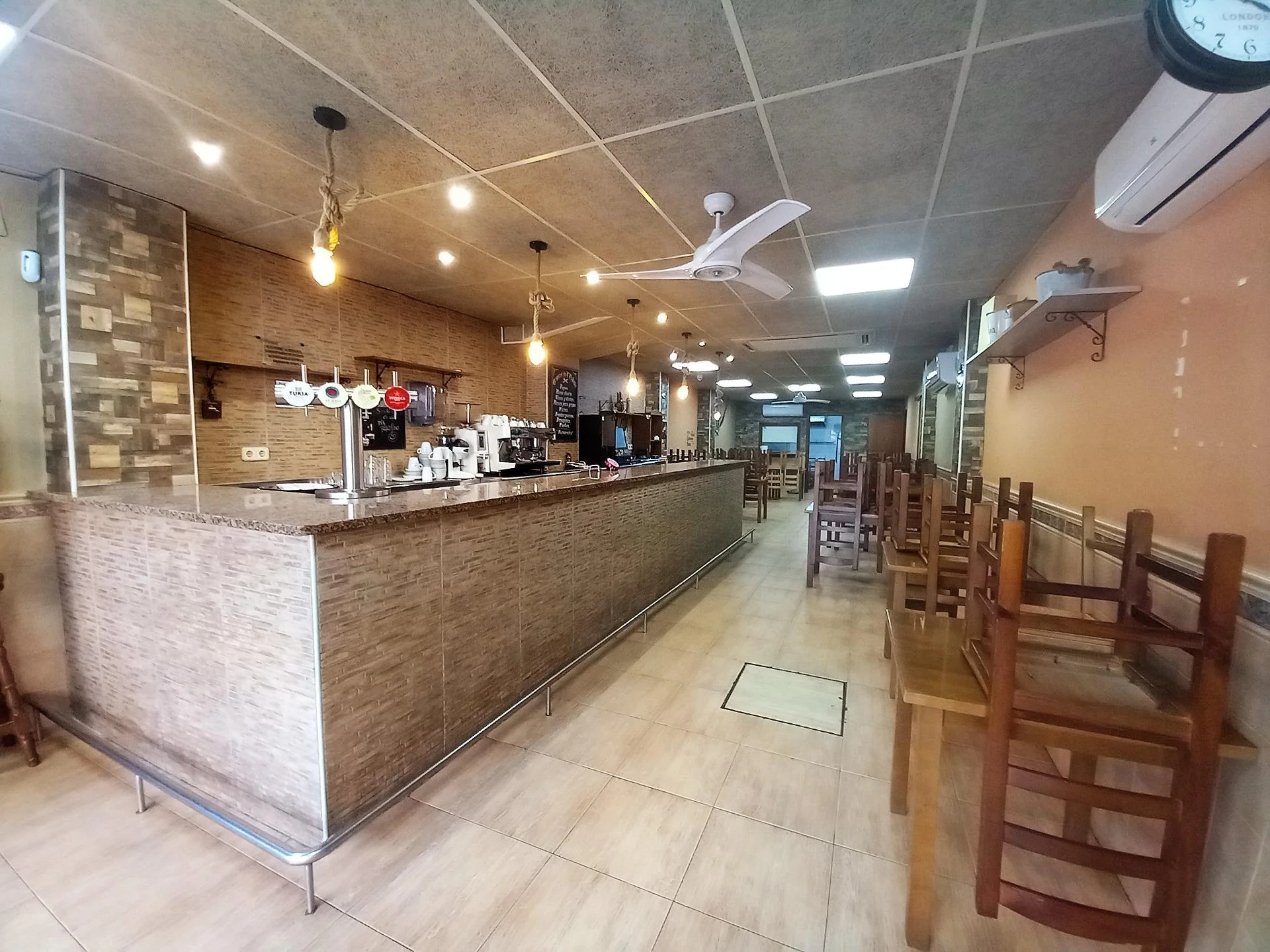 Local comercial preparado para bar, 114 m²