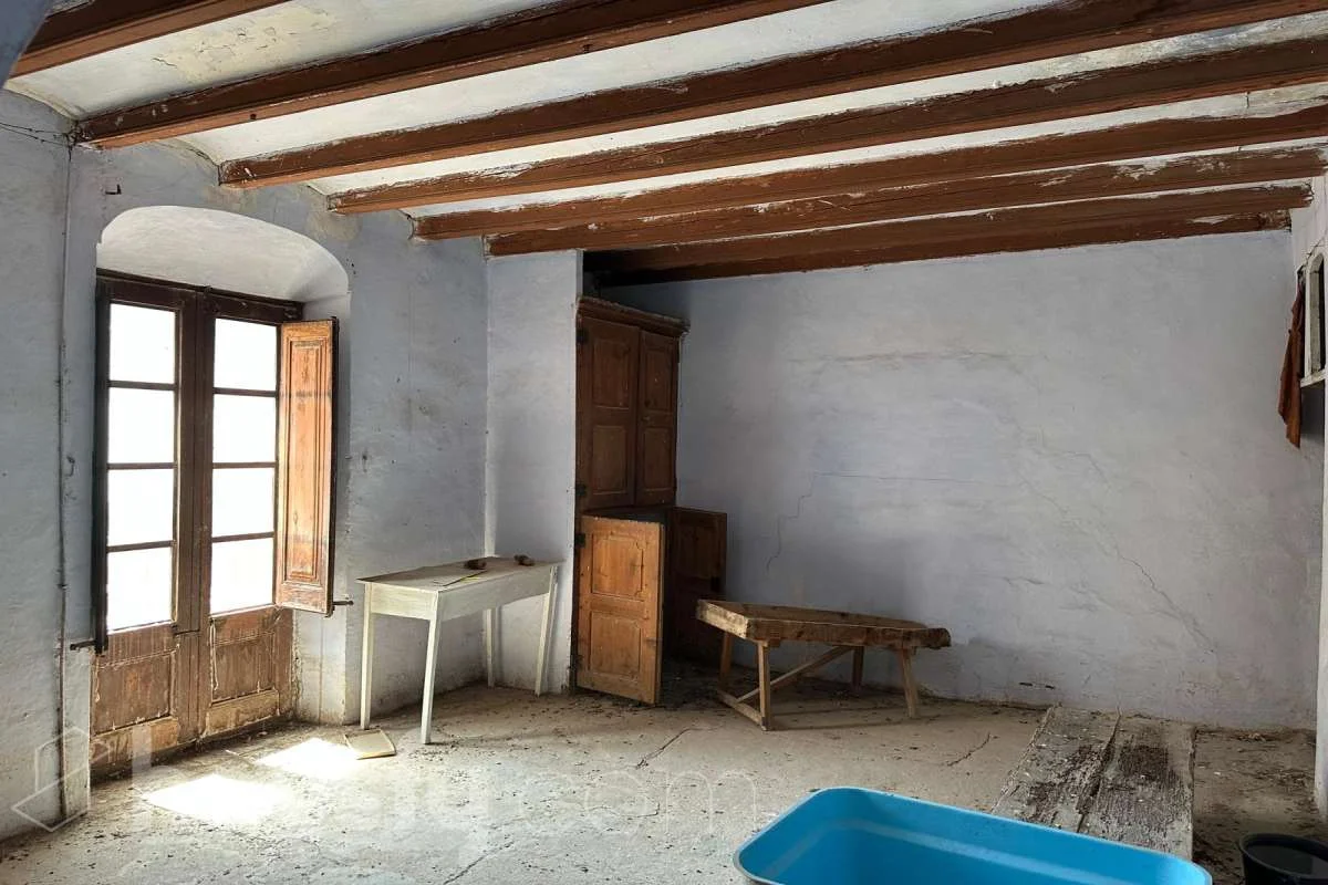 Casa histórica con potencial de reforma