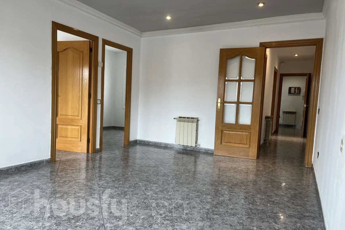 Tenanted penthouse with three bedrooms