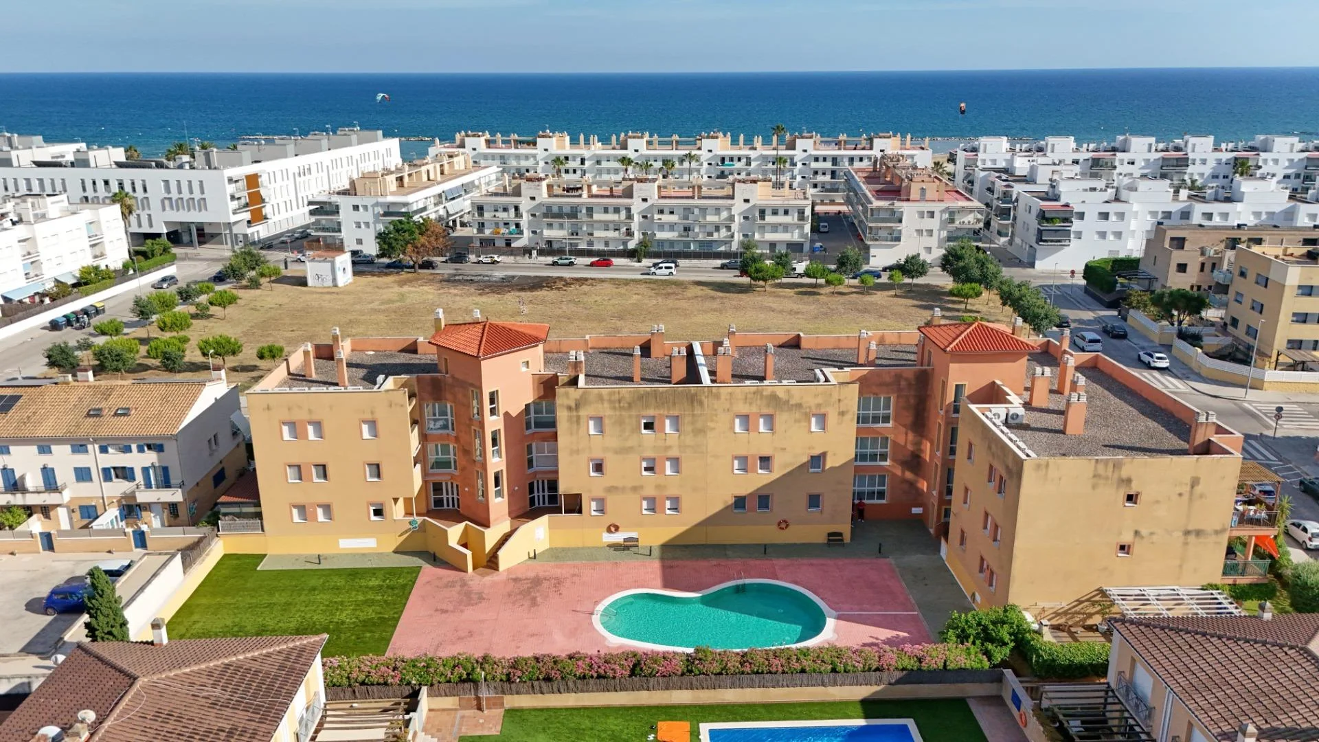 Piso de playa con piscina en Cubelles