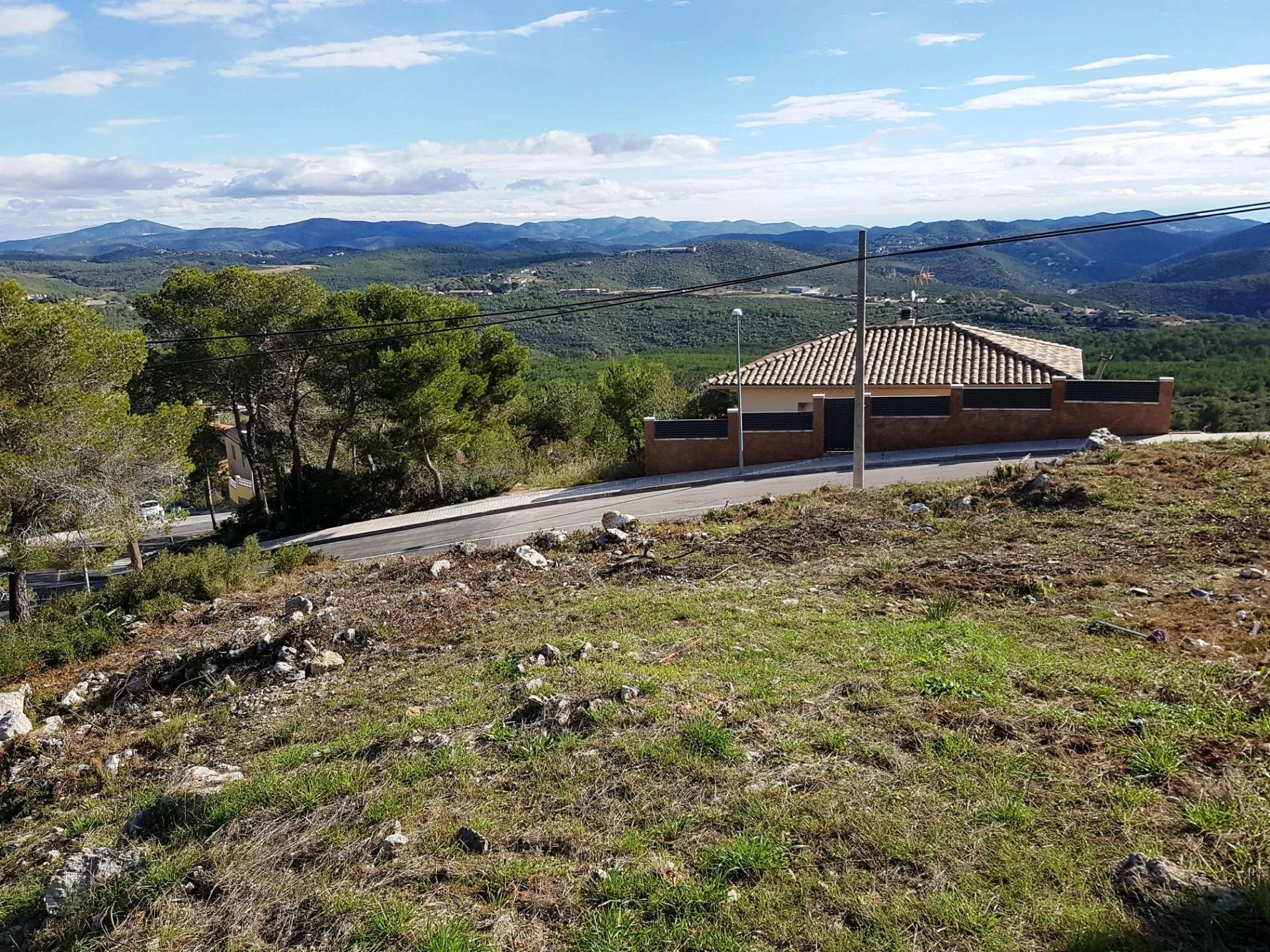 Terreno esquinero edificable con vistas panorámicas