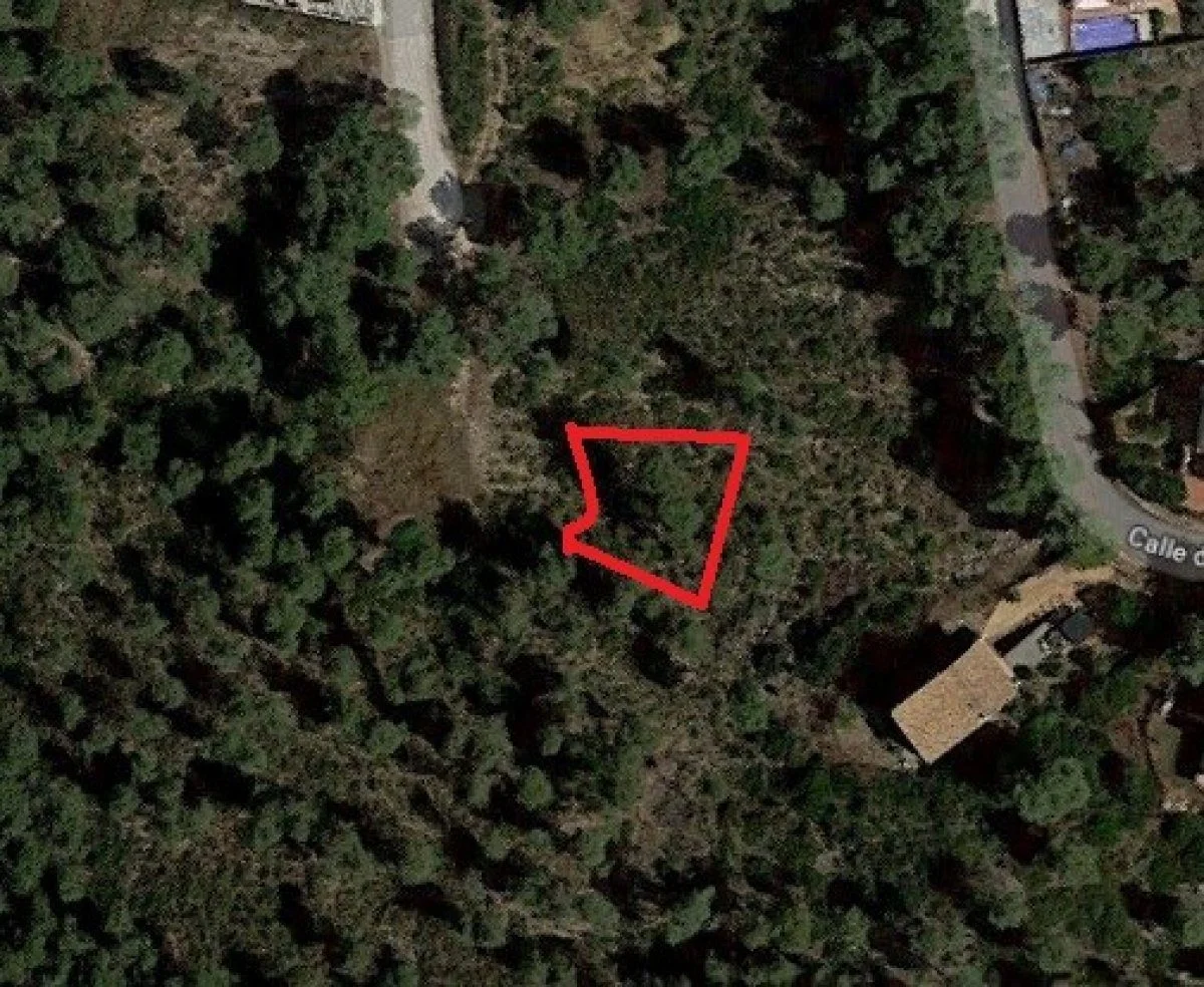 Parcela de 496 m² en Canyelles