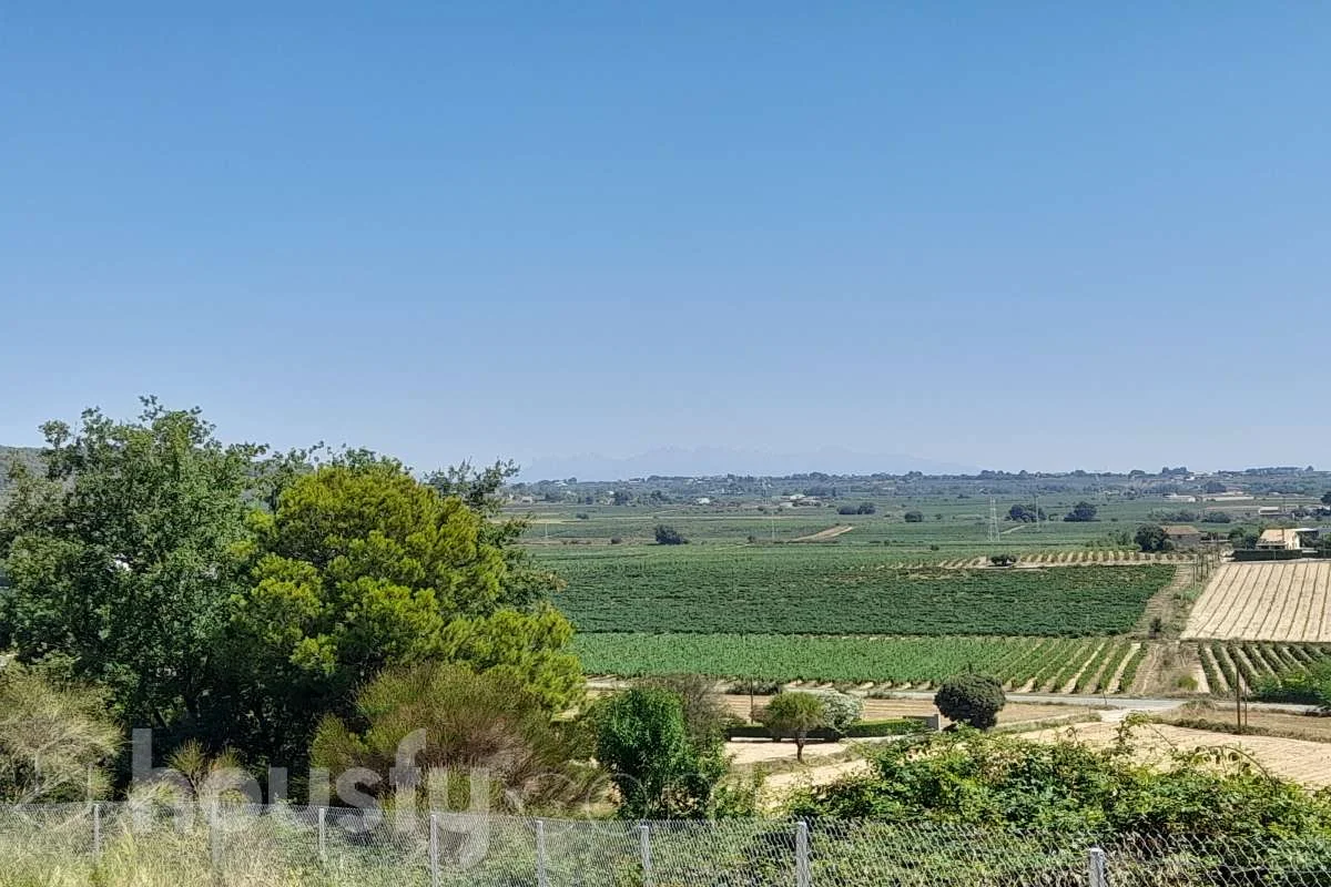Buildable plot with Montserrat views