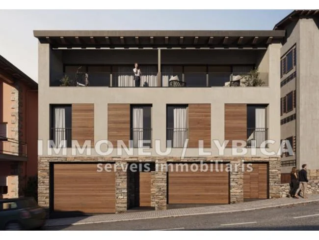 Casa sobre plano en Alp con jardín