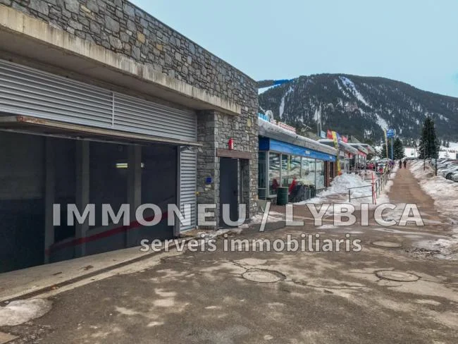 Plaza de parking en Alp con trastero