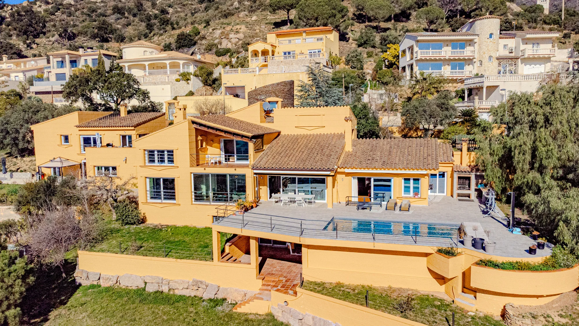 Eight-bedroom villa in Mas Isaac