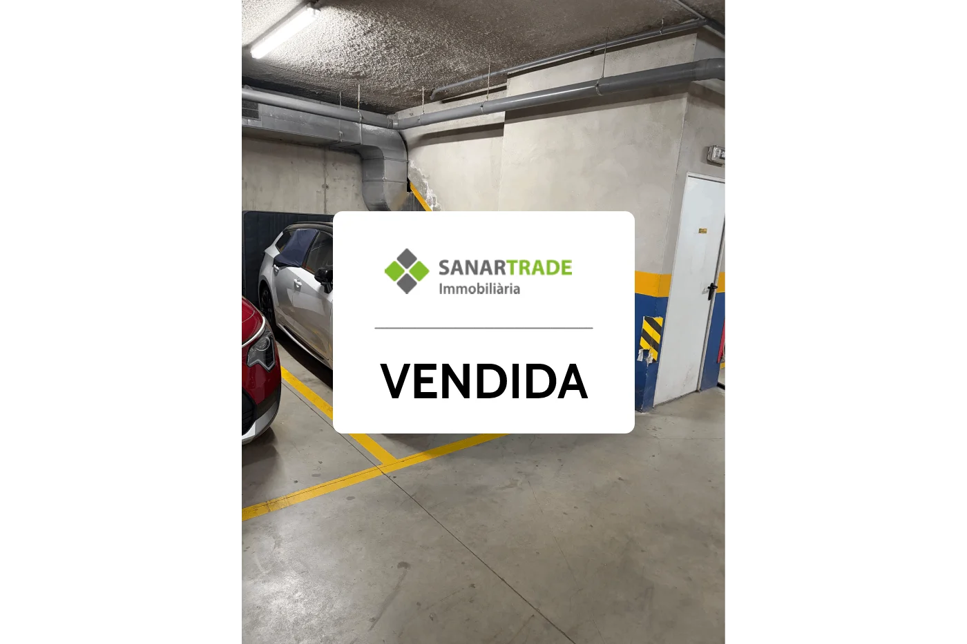 Amplia plaza de parking cerca del centro