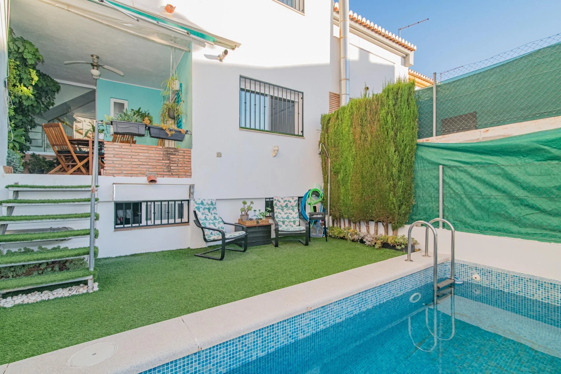 Renovated townhouse with private pool