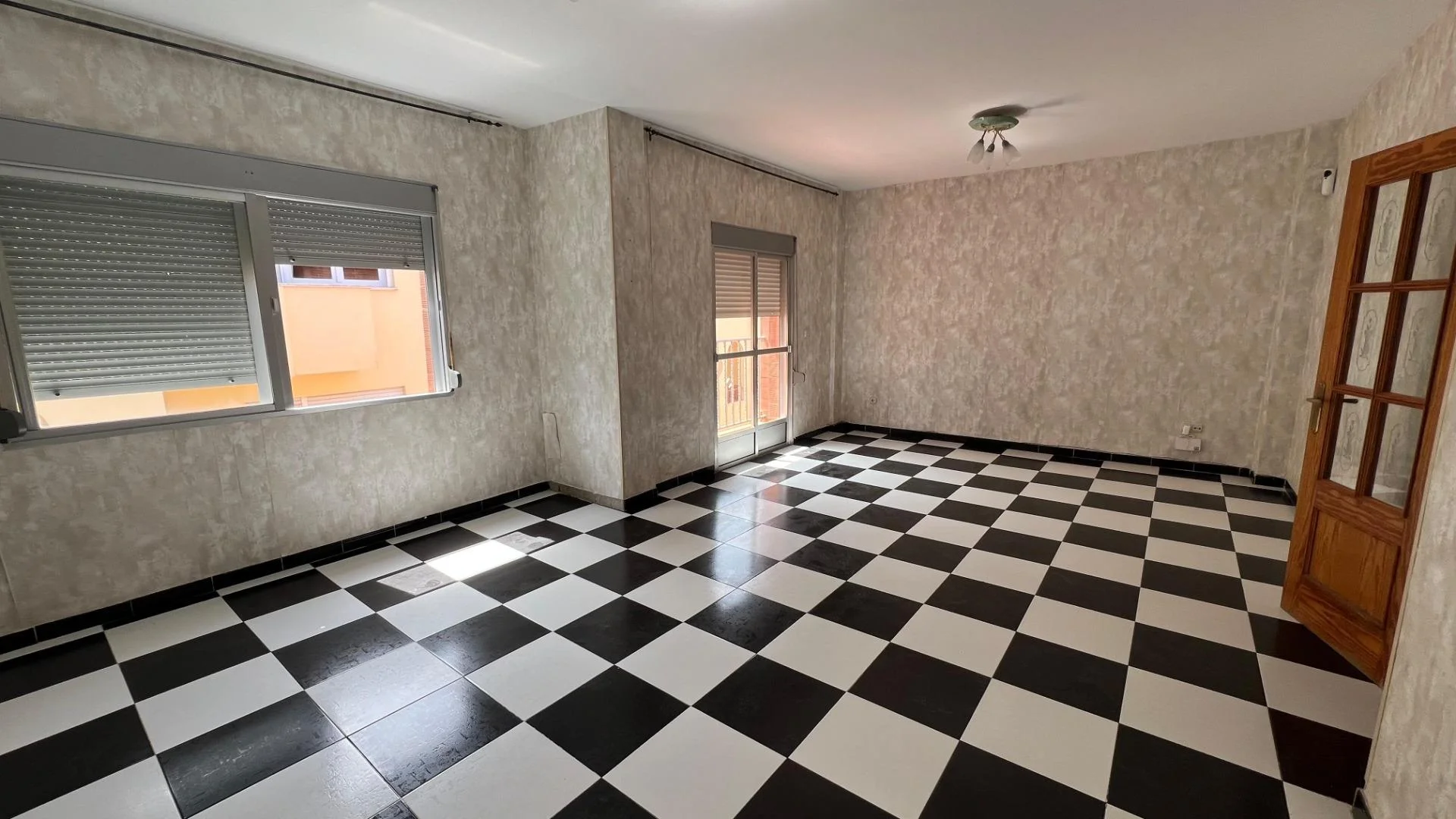 Spacious Padul flat, three-bedroom investment