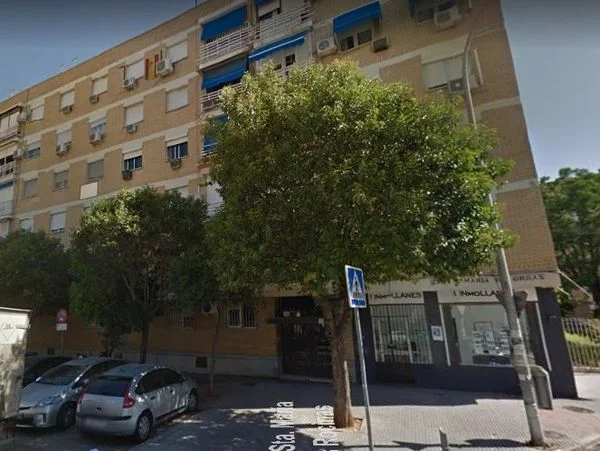 Exterior flat with three bedrooms