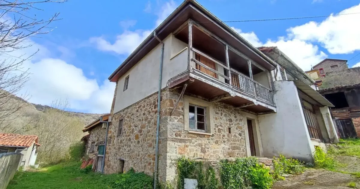 Casa de piedra para reformar en el Valle de Turón