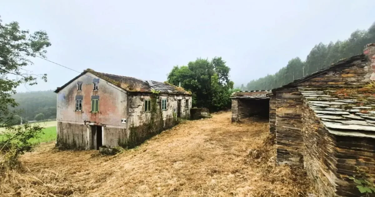 Casa rural de piedra en 31.421 m²