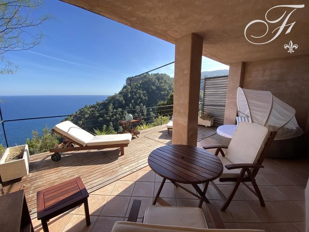 Sea-view townhouse in Es Cubells
