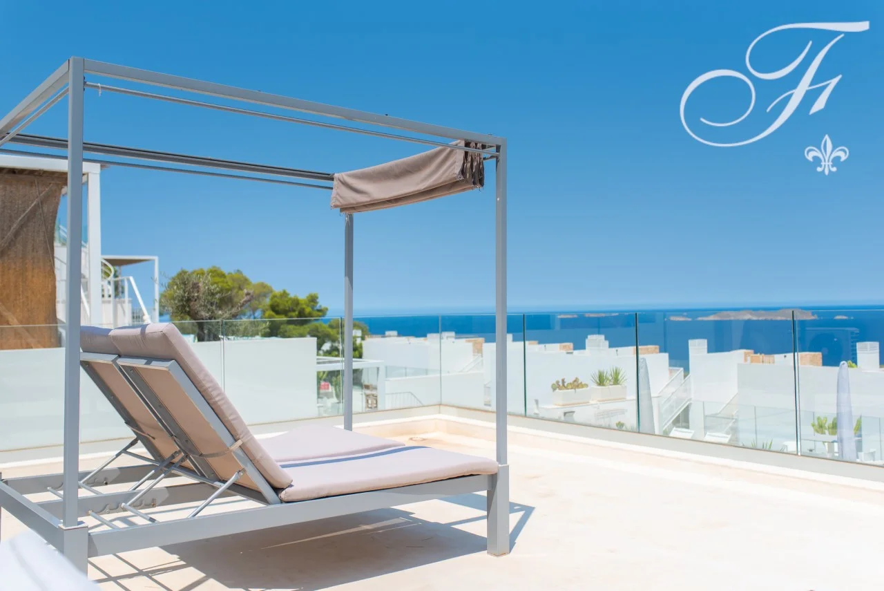 Sea-view penthouse in Cala Vadella