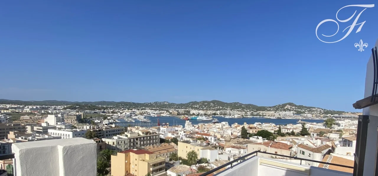 Ático en Dalt Vila, 2 habitaciones