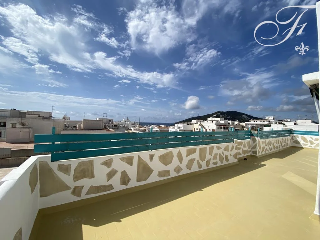 Sea-view penthouse with three bedrooms