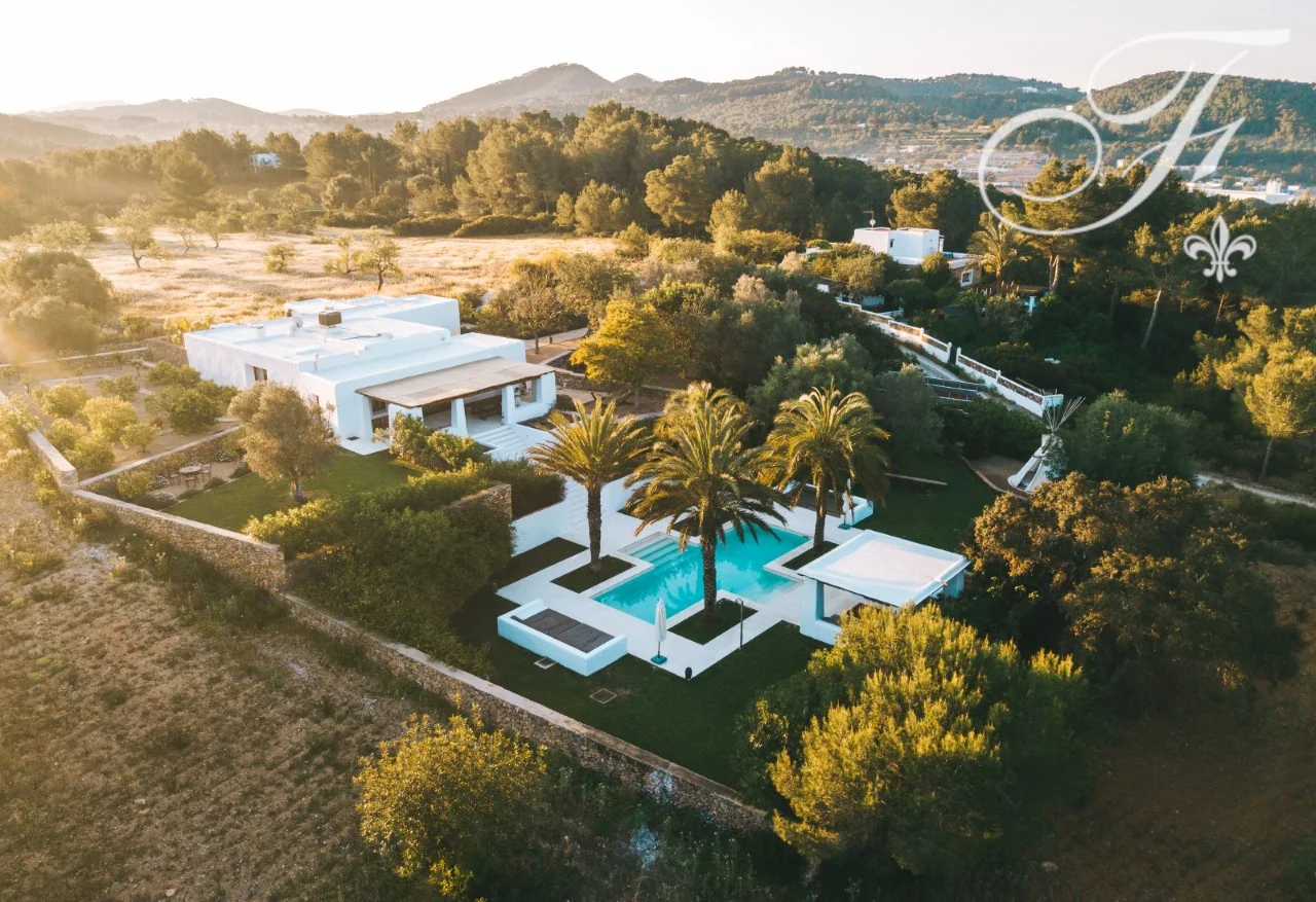 Renovated finca near Santa Gertrudis, five bedrooms