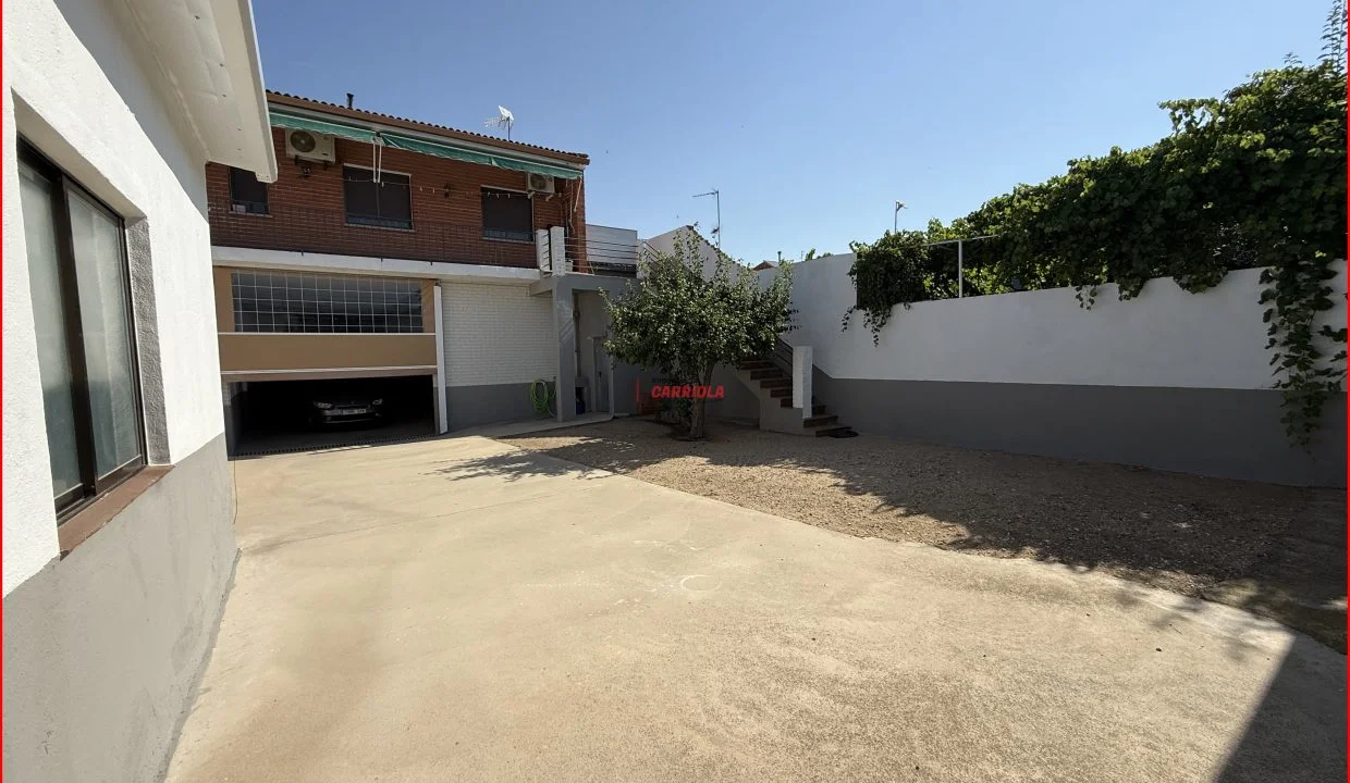 Amplio adosado en Burujón, cinco dormitorios