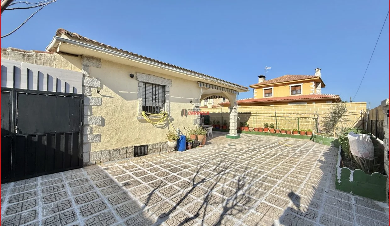 Ground-floor chalet with garden, Camarena
