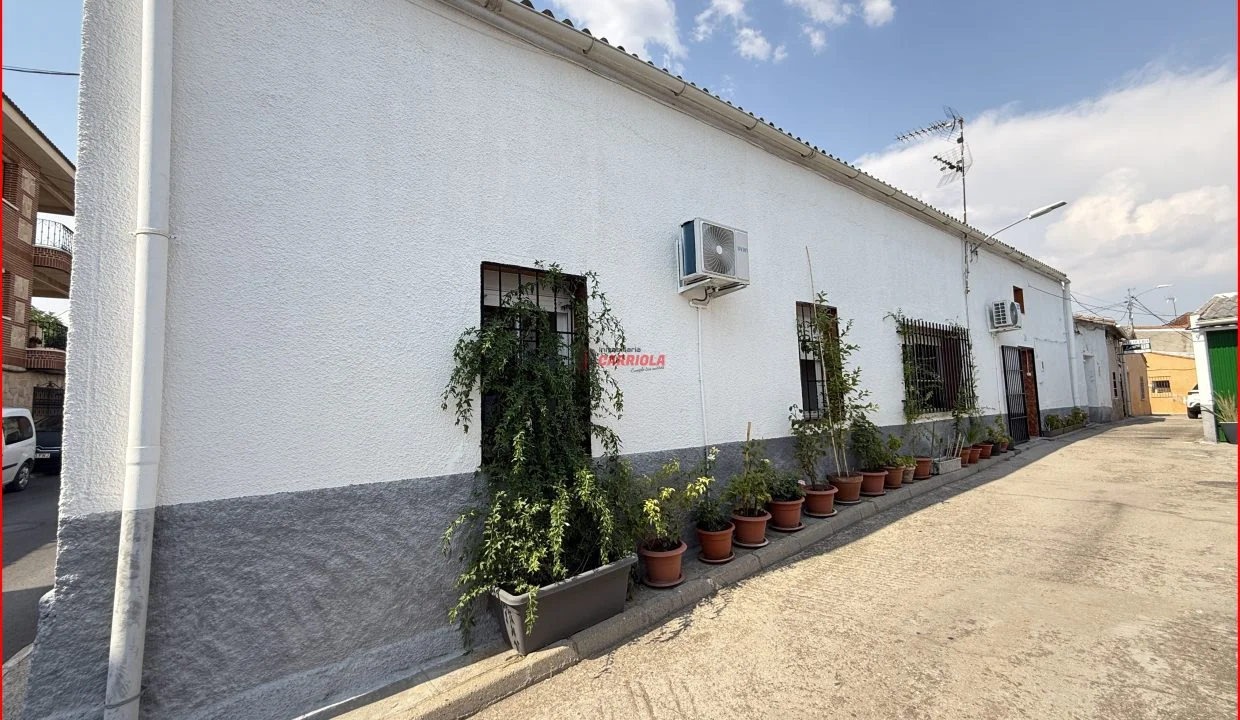 Chalet pareado con patio privado