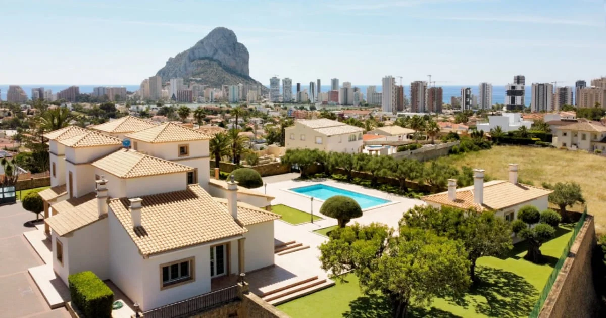 Luxury Calpe villa with developable land