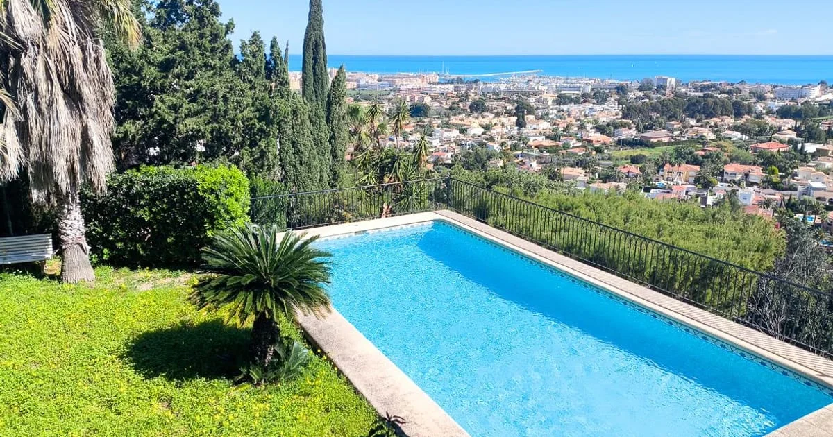 Sea-view Montgó villa, 1,743 m² plot