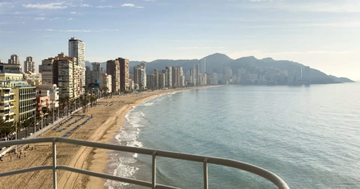 Apartamento reformado en primera línea de Levante, 3 dormitorios