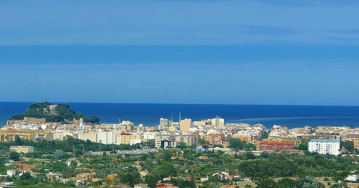 Parcela urbana en Denia con vistas al mar