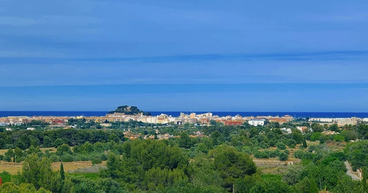 Urban sea-view plot, 906 m²