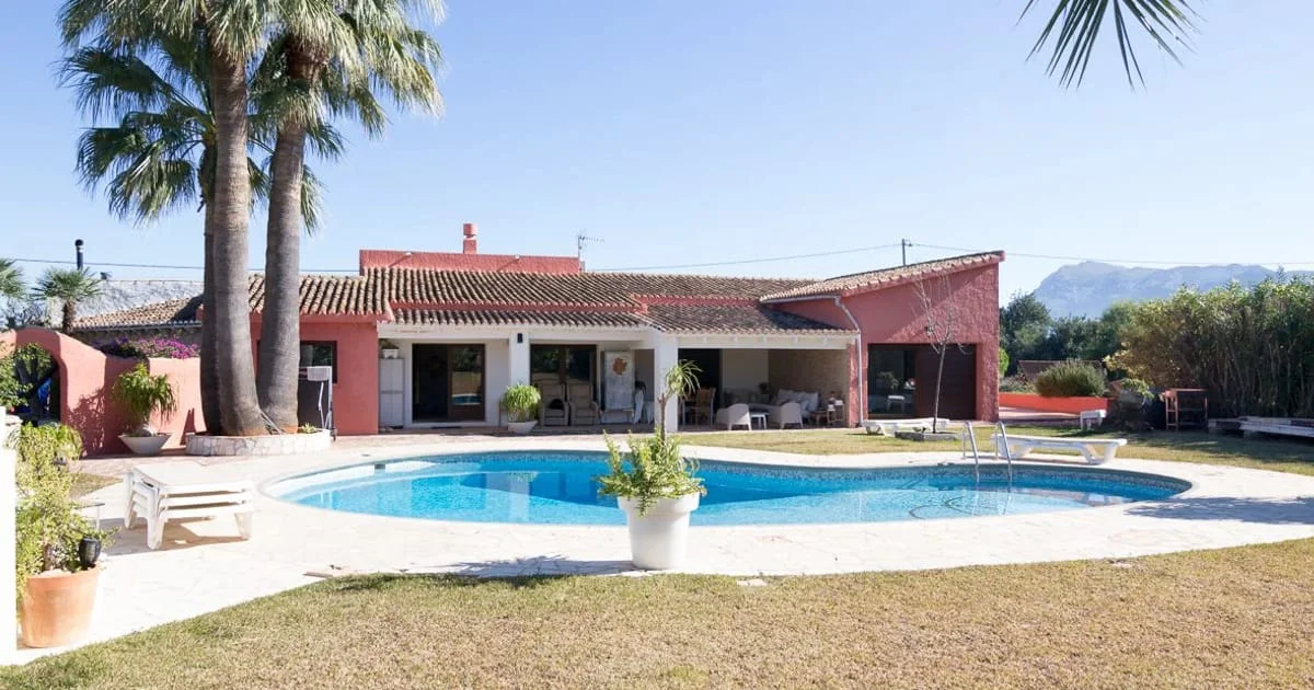 Torrecarrals villa with 2,000 m² plot