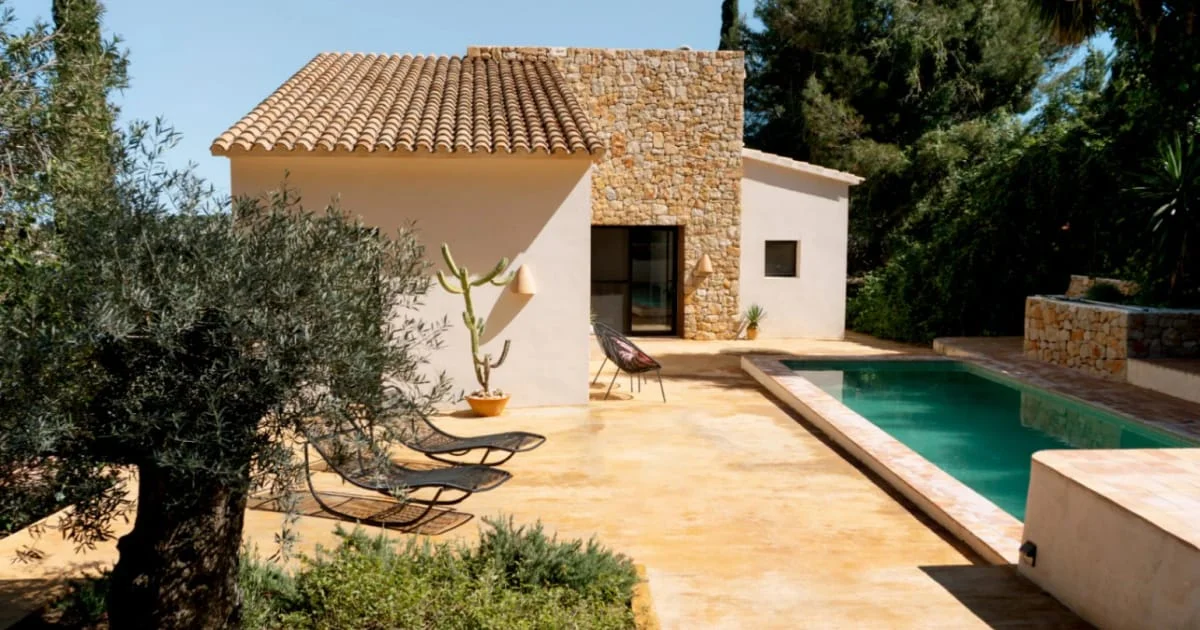 Renovated Montgó villa with sea views