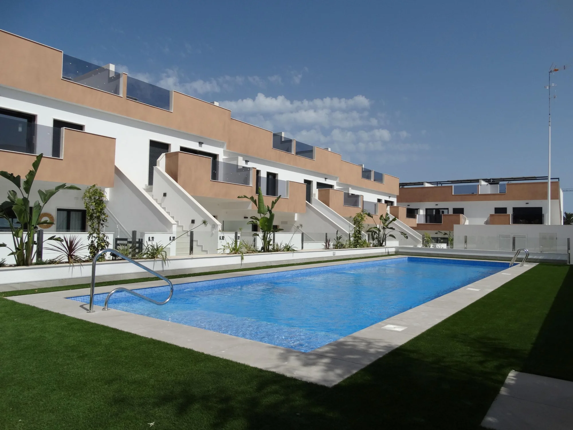 New two-bedroom bungalow near coast