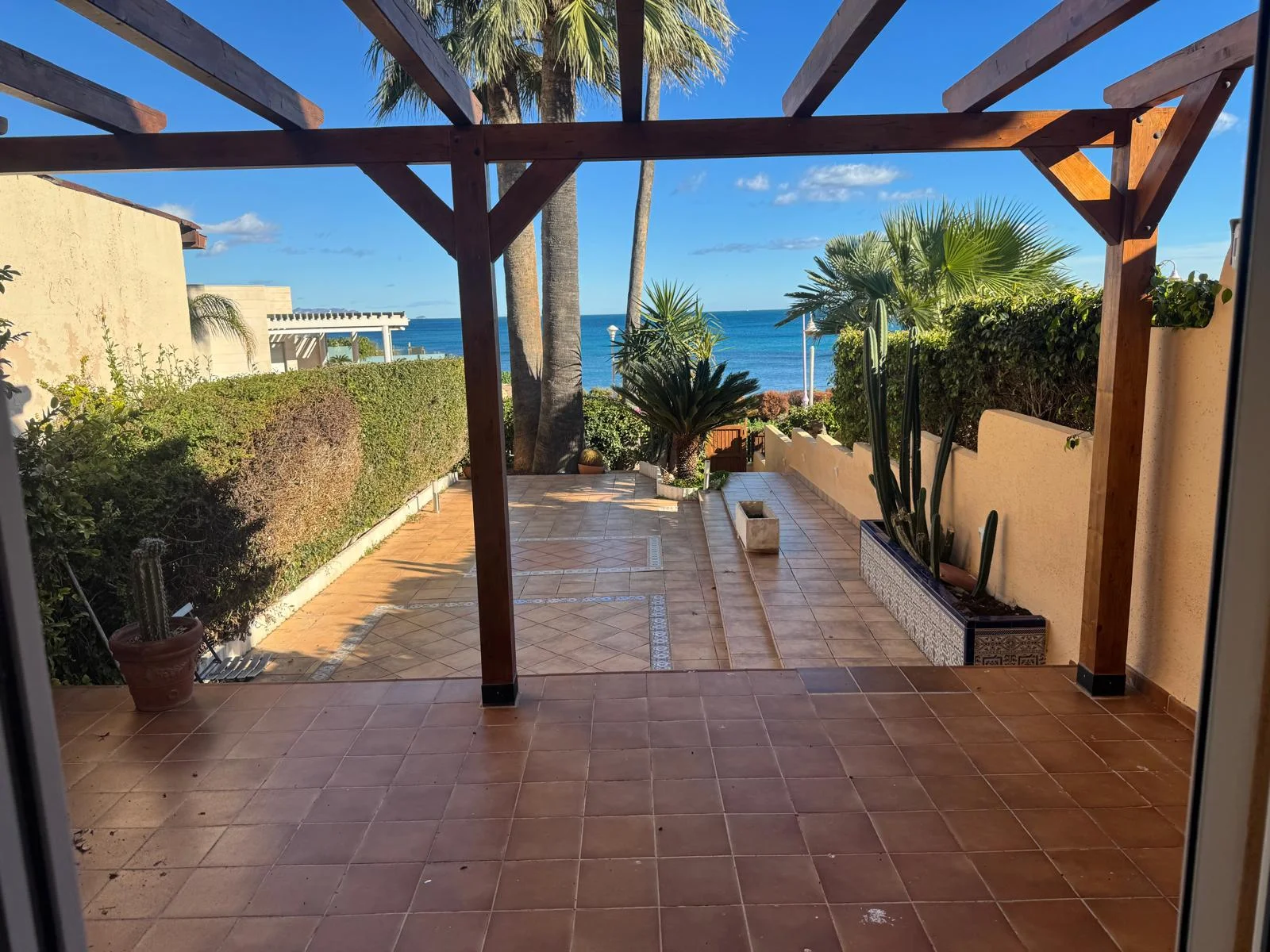 Seafront townhouse with five bedrooms