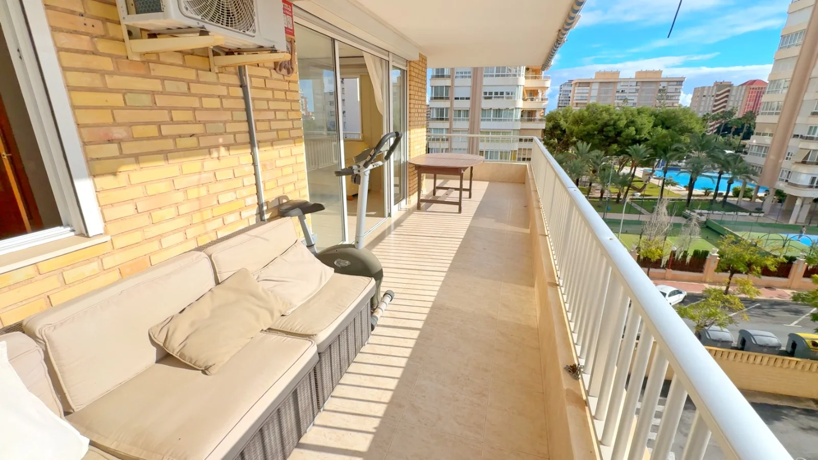 Apartamento esquinero con vistas al mar