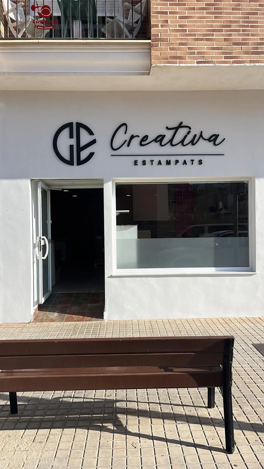 Local reformado de 150 m² con fachada