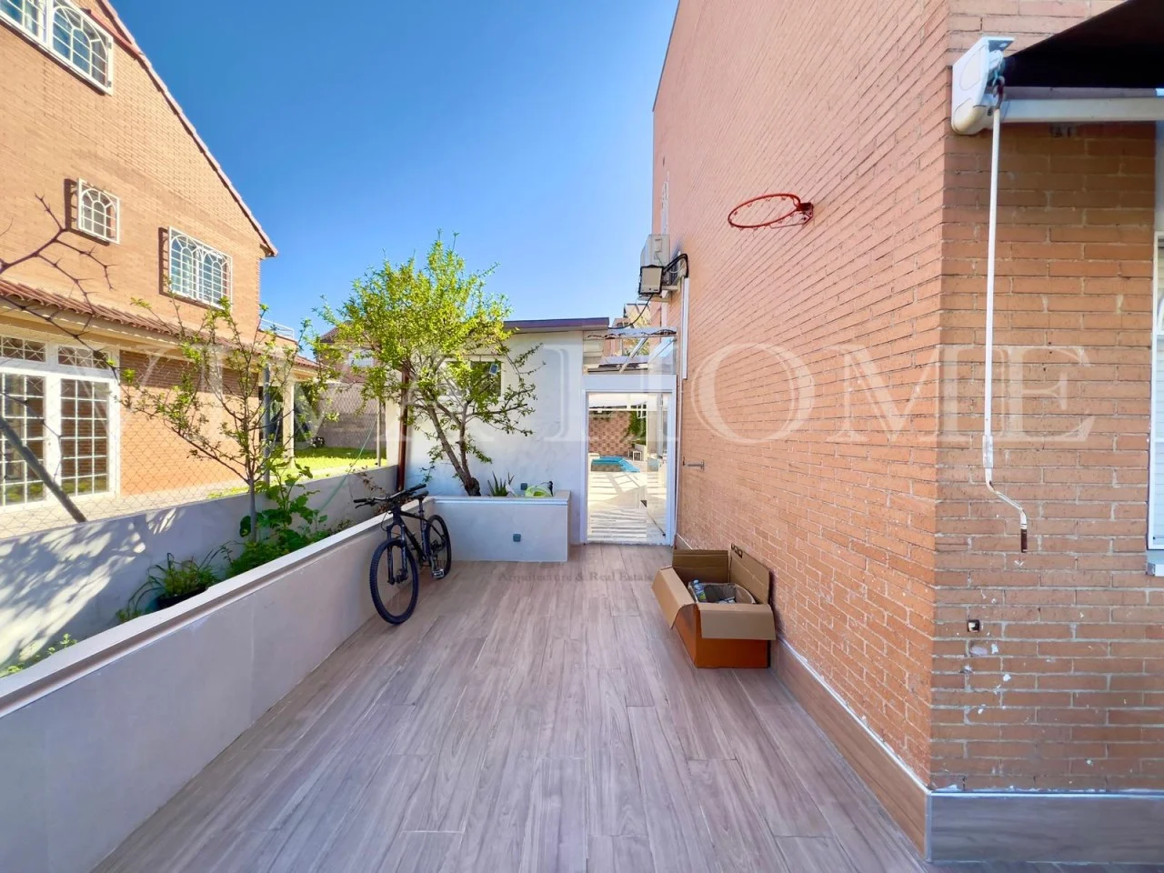 Spacious Rivas chalet with private pool